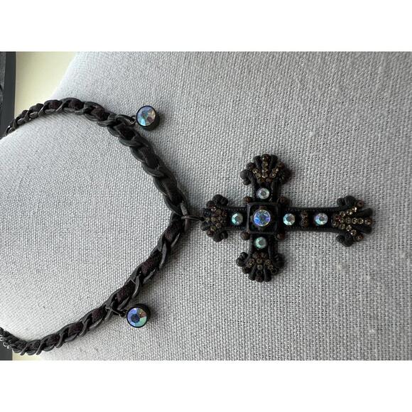 Vintage Style Cross Pendant Necklace with Rhinestones - Picture 4 of 9